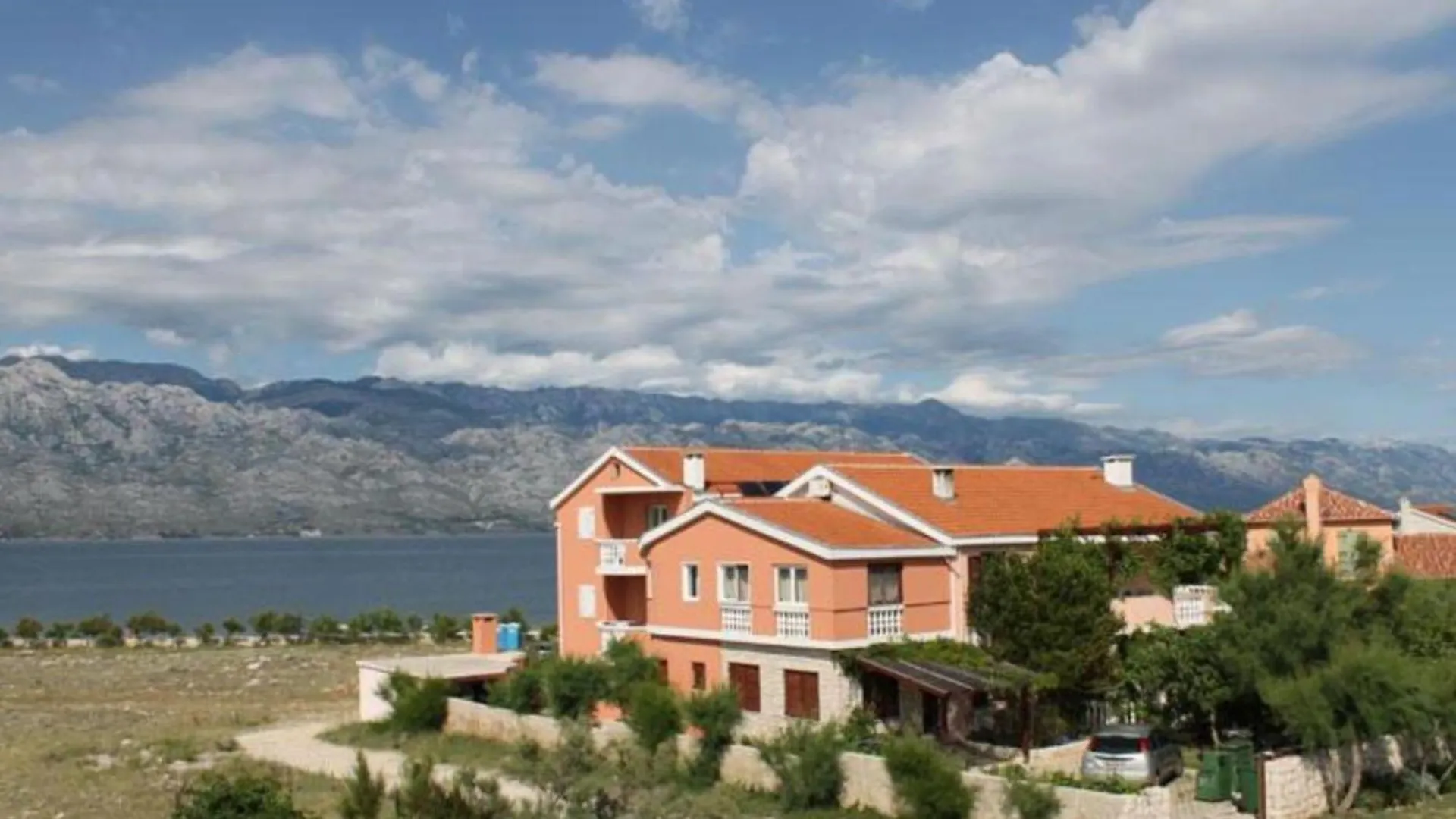 Guest house Apartments Ata Razanac